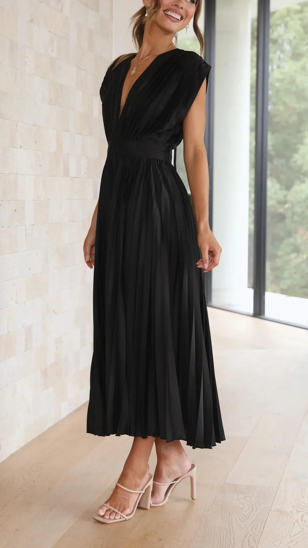 Drune | Kleid mit V Ausschnitt und Rückenkrawatte