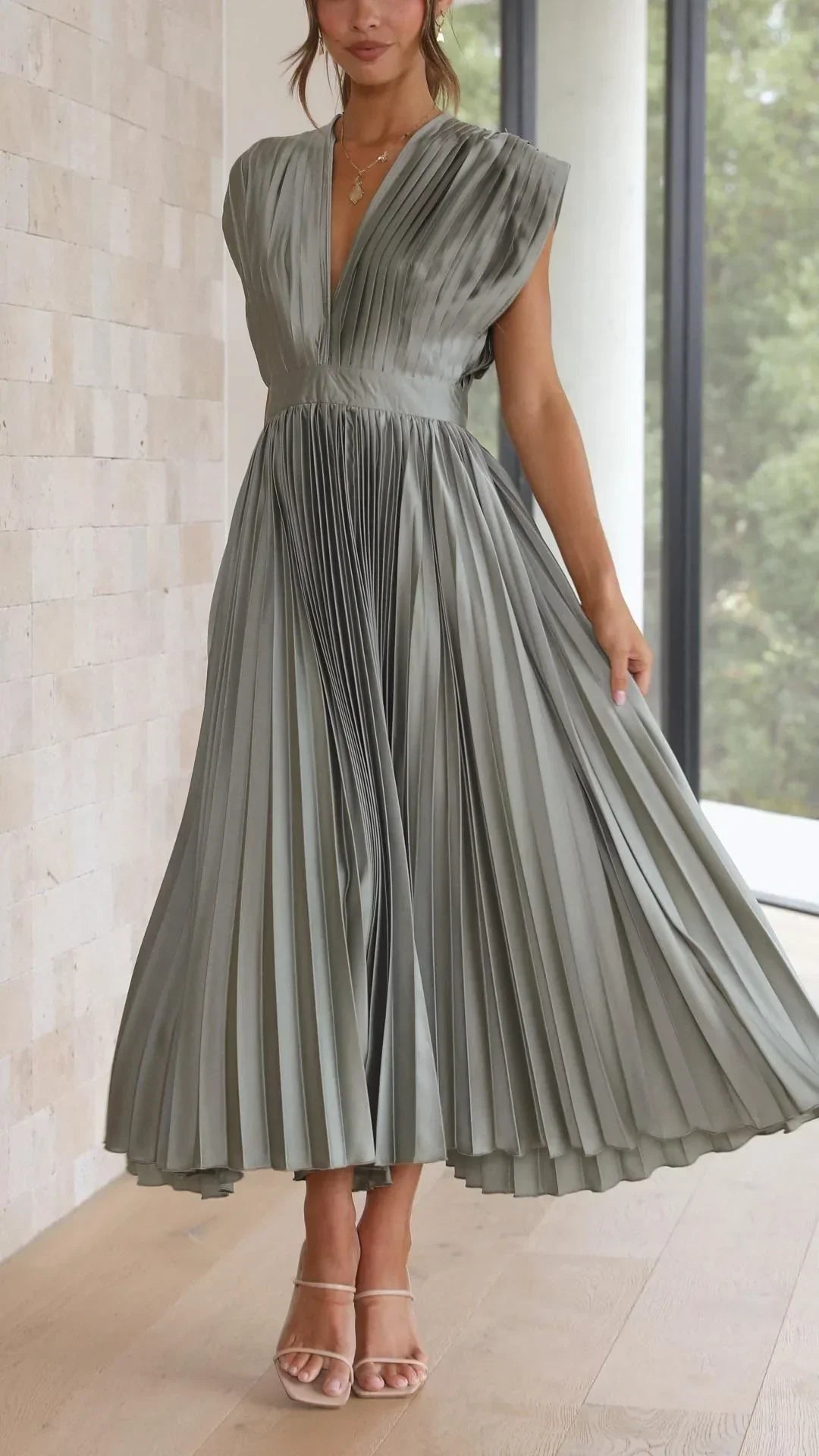 Drune | Elektrisch Plissiertes, Elegantes Ärmelloses Kleid