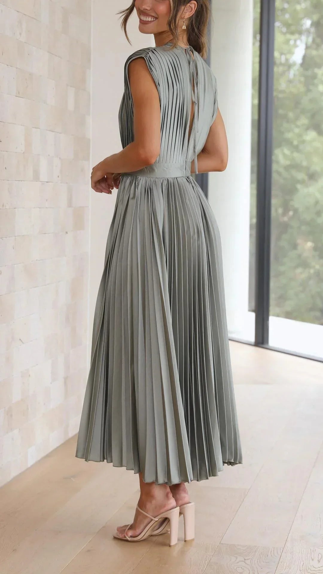 Drune | Elektrisch Plissiertes, Elegantes Ärmelloses Kleid