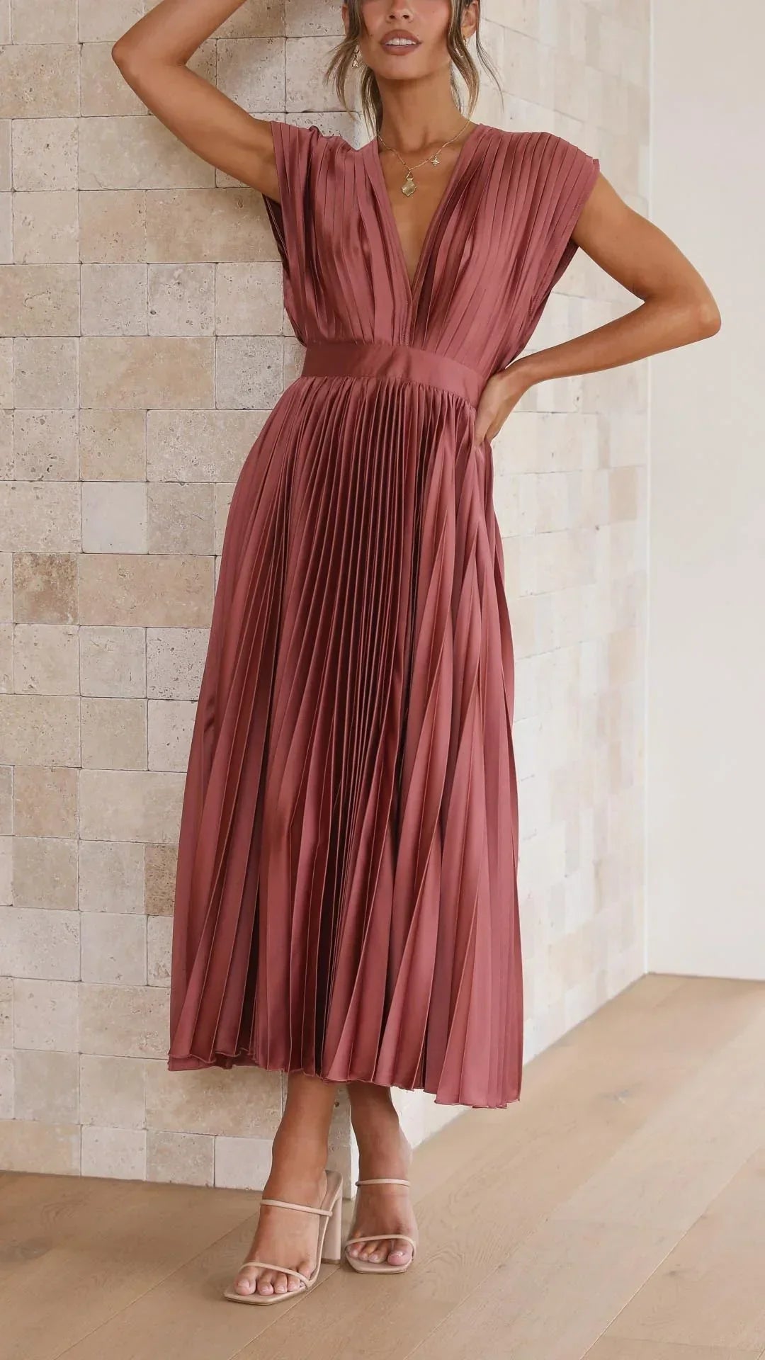 Drune | Elektrisch Plissiertes, Elegantes Ärmelloses Kleid