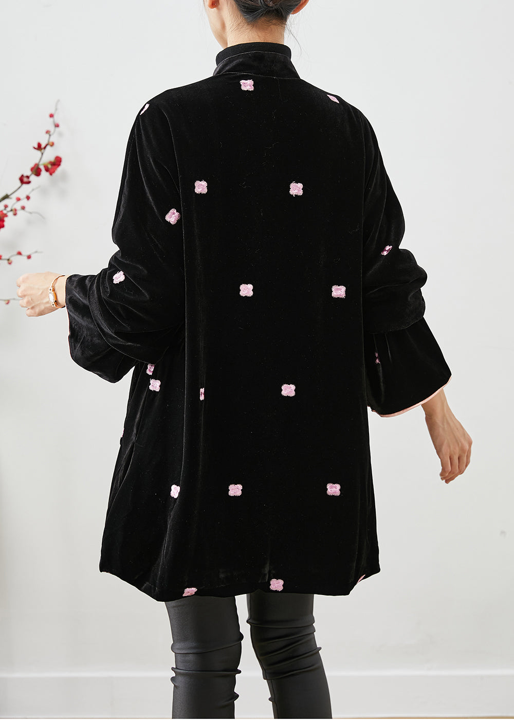 Drune | Schwarze bestickte chinesische Knopf Seide Velours Mäntel Winter