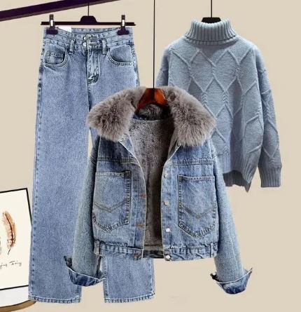 Drune | Drei Teiliger Satz Bestehend Aus Jeans, Einer Jeansjacke und Einem Gestrickten Pullover mit Hohem Kragen
