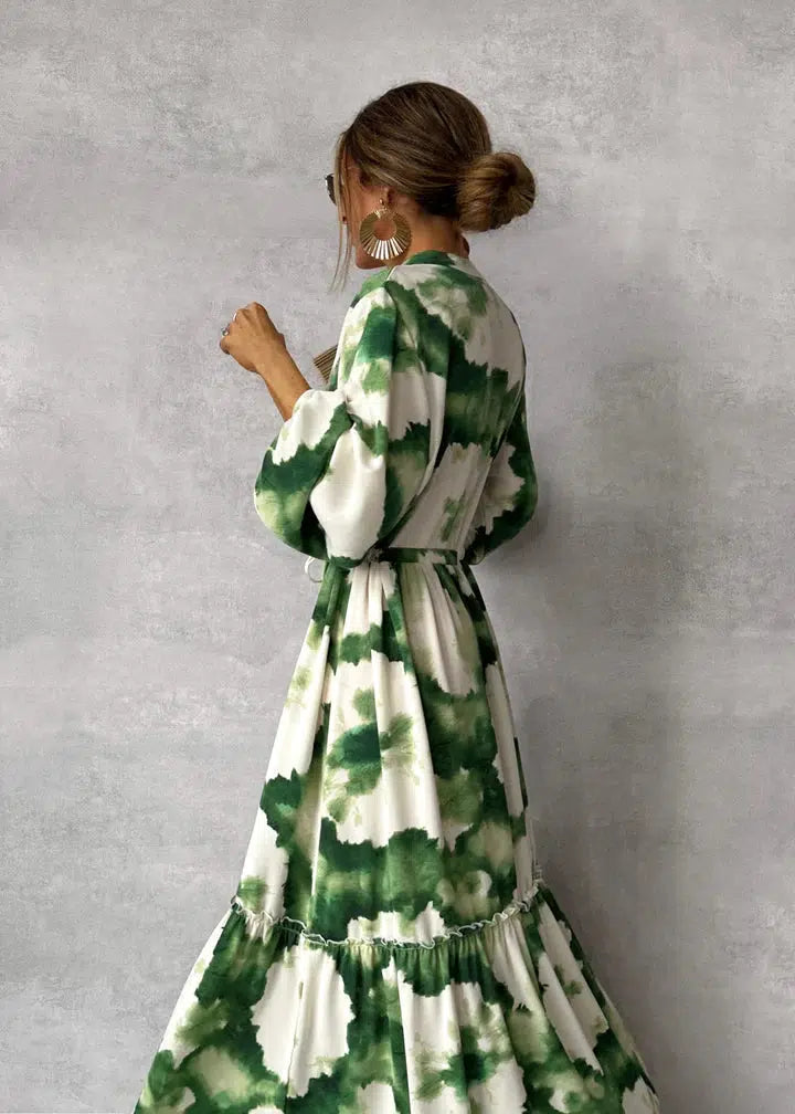 Drune | Elegantes Grünes Maxikleid mit V-Ausschnitt und Langen Ärmeln