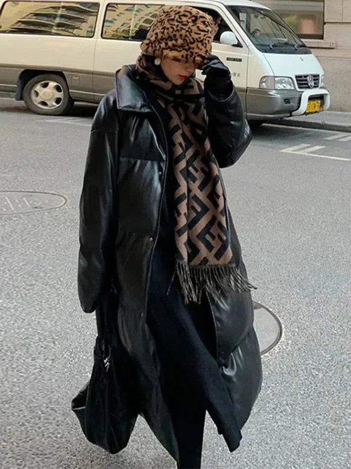 Drune | Lange Leder-Pufferjacke mit Gürtel