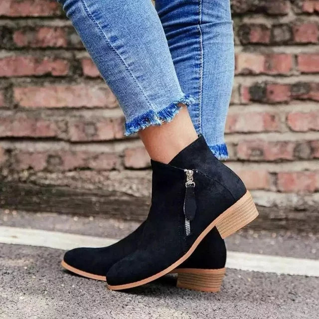 Drune | Stiefeletten - Wildleder - Niedriger Blockabsatz - Runde Zehe - Reißverschlussverschluss