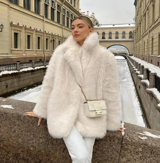 Drune | Noble Damen Pelzmantel mit zeitloser Eleganz - Winter 2024