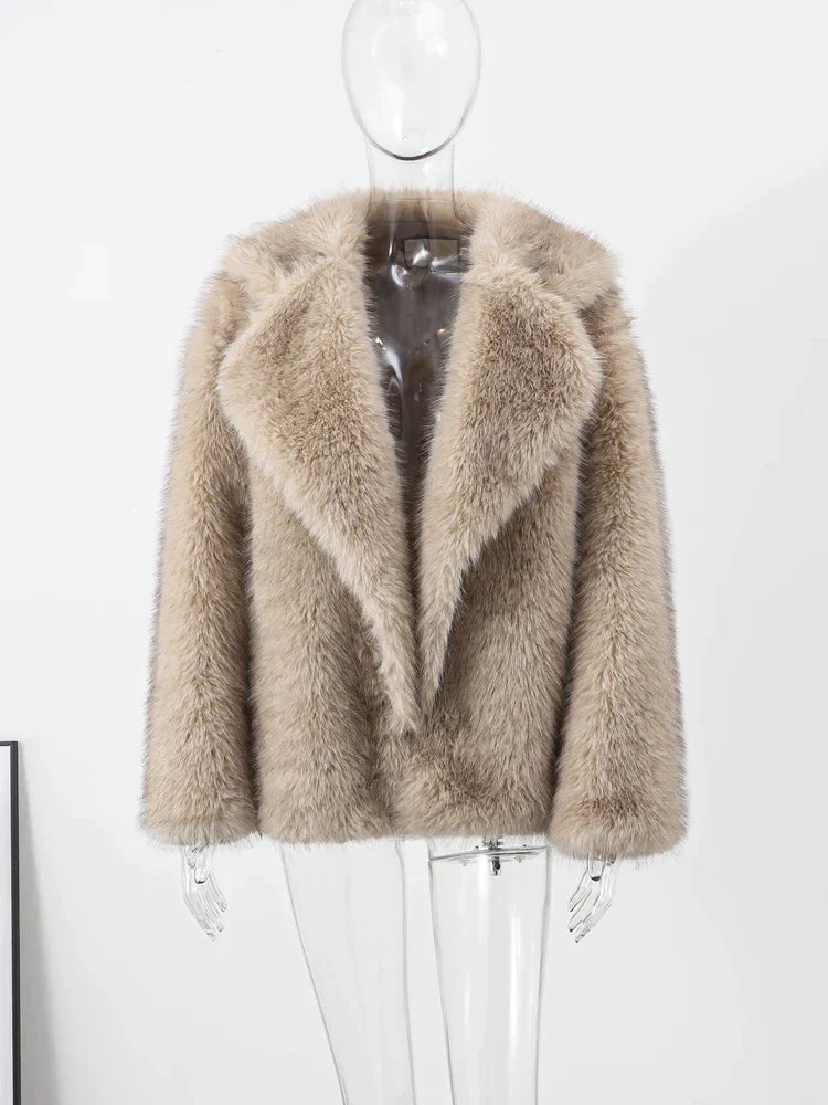 Drune | Noble Damen Pelzmantel mit zeitloser Eleganz - Winter 2024