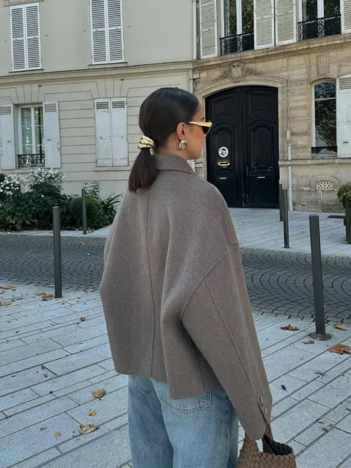 Drune | Kurze Wollwinterjacke mit Einer Brusttasche für Damen