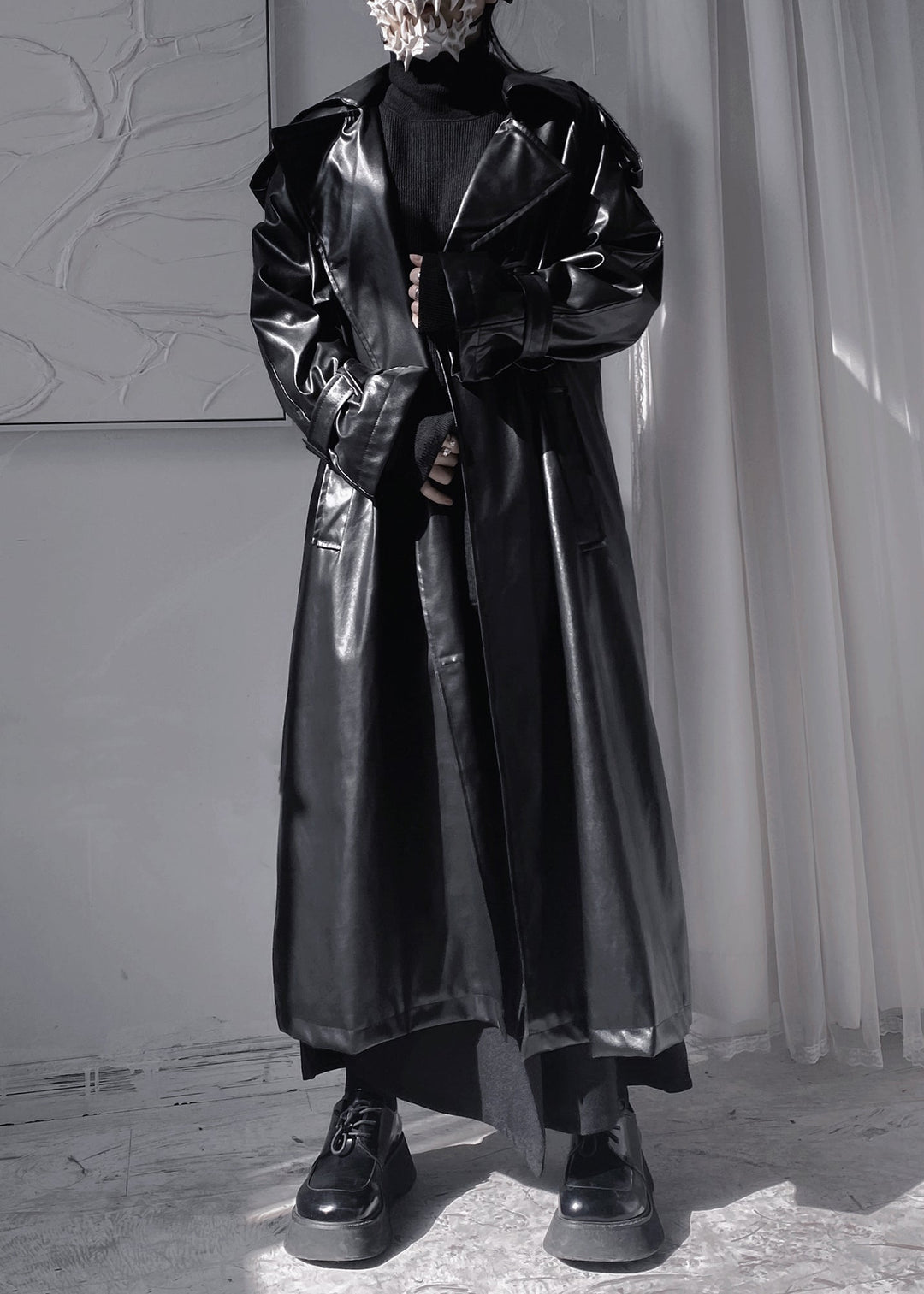 Drune | Schwarze Peter-Pan-Kragen Patchwork-Bänder Faux-Leder Lange Trenchcoats Lange Ärmel