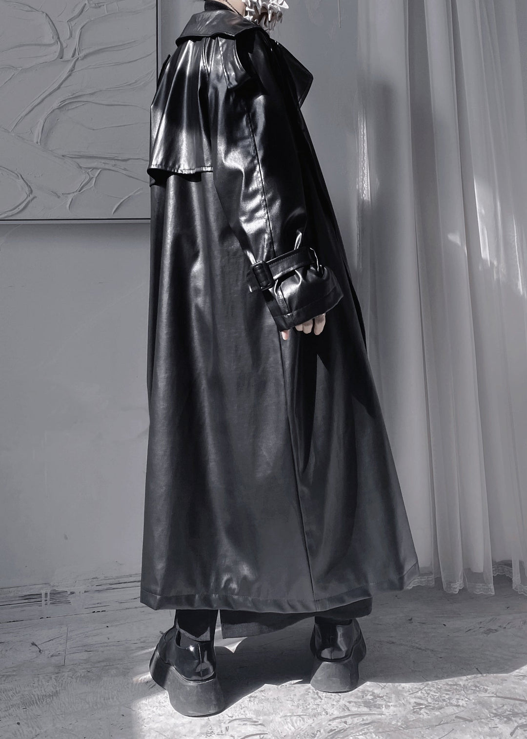 Drune | Schwarze Peter-Pan-Kragen Patchwork-Bänder Faux-Leder Lange Trenchcoats Lange Ärmel