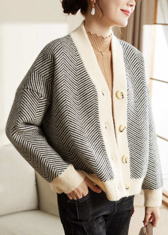Drune | Gestreifte V-Ausschnitt Knopf-Patchwork-Strickmäntel