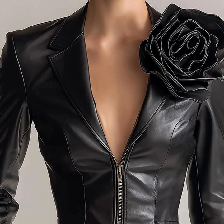 Drune | Slim-Fit Kunstlederjacke mit 3D-Blumenakzent