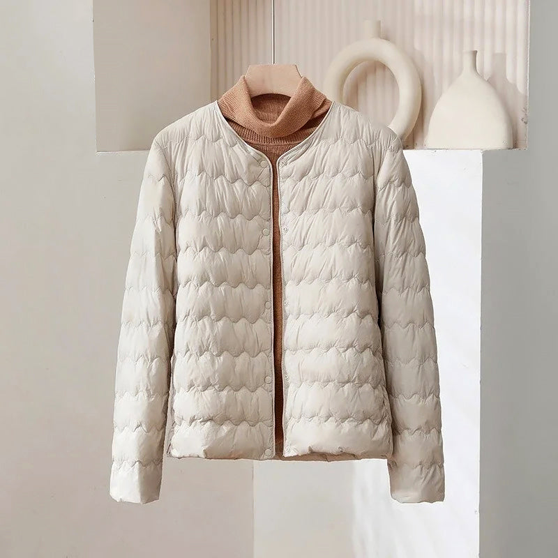 Drune | Dünne Daunenjacke mit verstellbarem Ausschnitt und Druckknöpfen