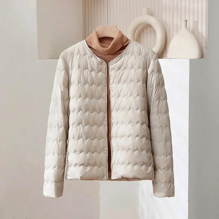 Drune | Dünne Daunenjacke mit verstellbarem Ausschnitt und Druckknöpfen