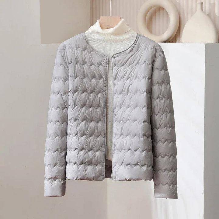 Drune | Dünne Daunenjacke mit verstellbarem Ausschnitt und Druckknöpfen