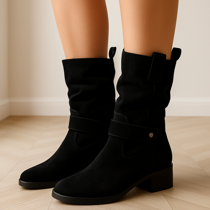 Drune | Stylische schwarze Wildlederknielange Stiefel für Frauen – Modischer gefältelter Schaft und bequeme Sohle