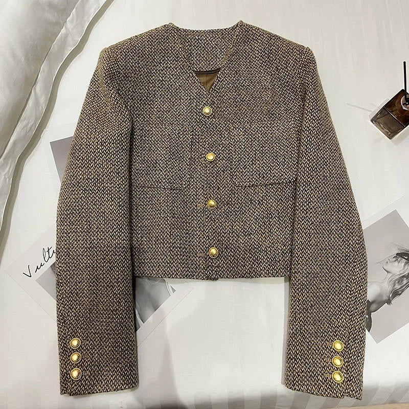 Drune | Cropped Blazer – Taillierter Schnitt mit goldfarbenen Knöpfen