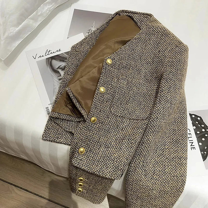 Drune | Cropped Blazer – Taillierter Schnitt mit goldfarbenen Knöpfen