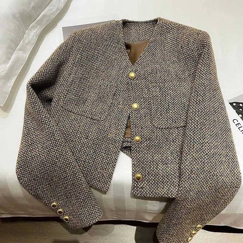 Drune | Cropped Blazer – Taillierter Schnitt mit goldfarbenen Knöpfen