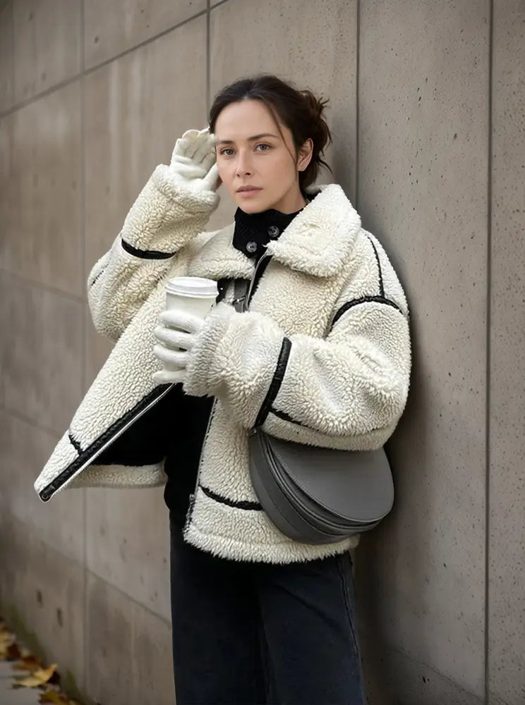 Drune | Lässige Jacke mit Pelzkragen und Farbblockierung