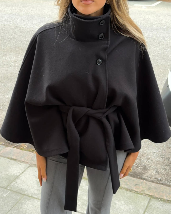 Drune | Elegante Cape-Jacke mit hohem Kragen
