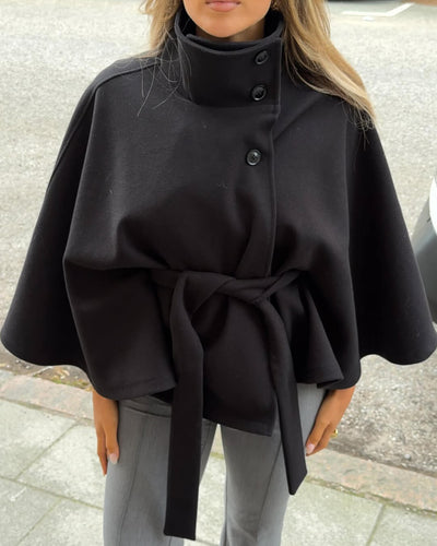Drune | Elegante Cape-Jacke mit hohem Kragen