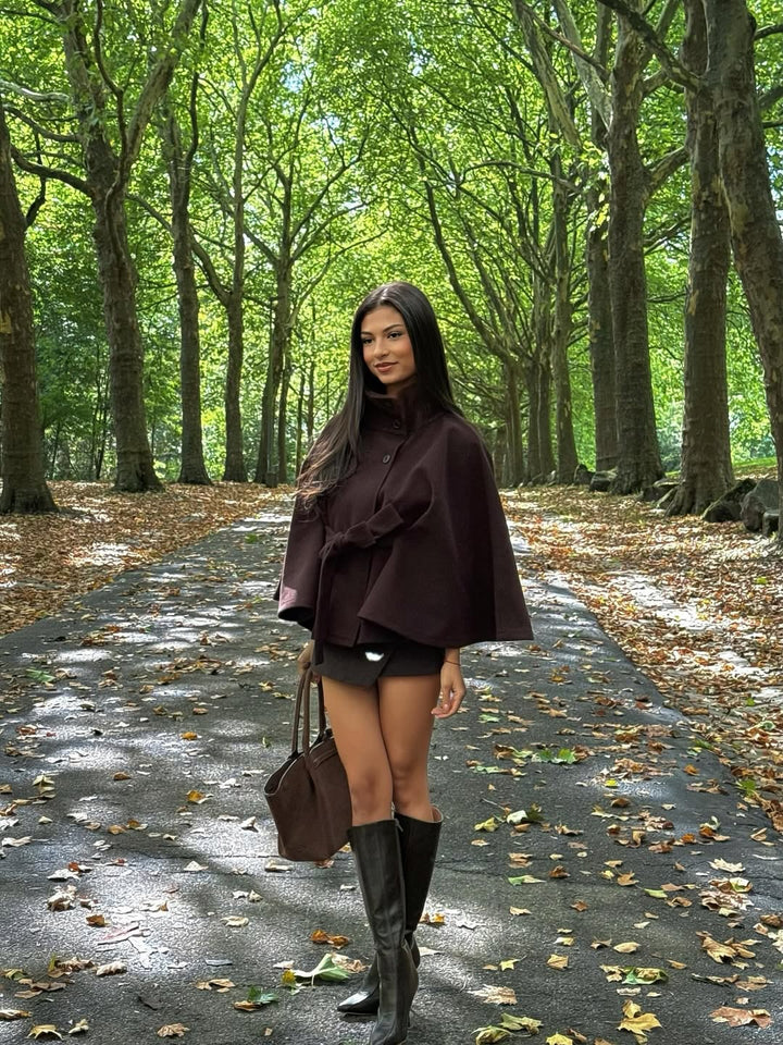 Drune | Elegante Cape-Jacke mit hohem Kragen