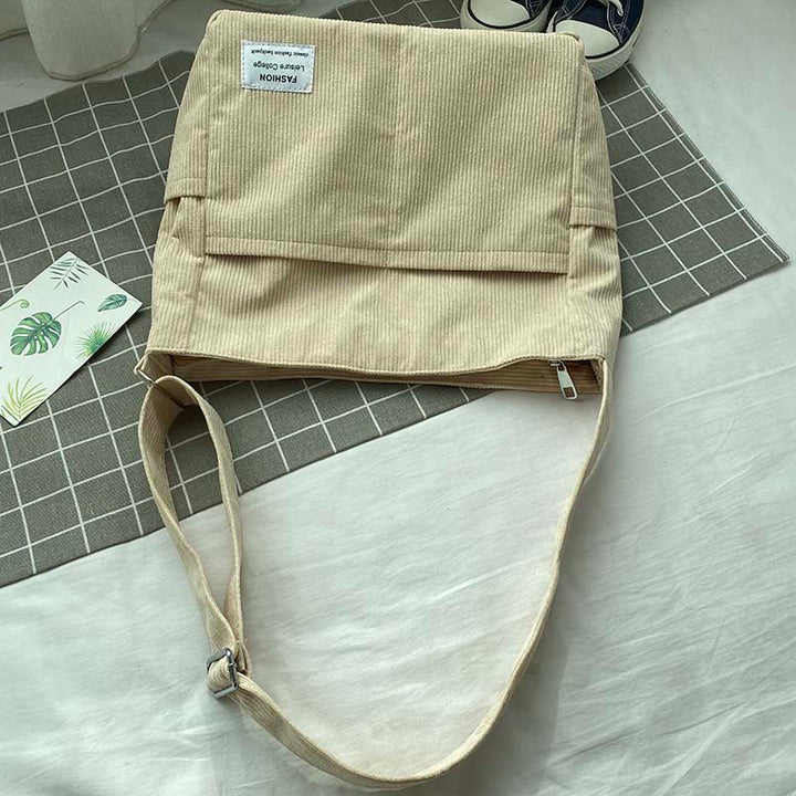 Drune | Weite Corduroy Schultertasche