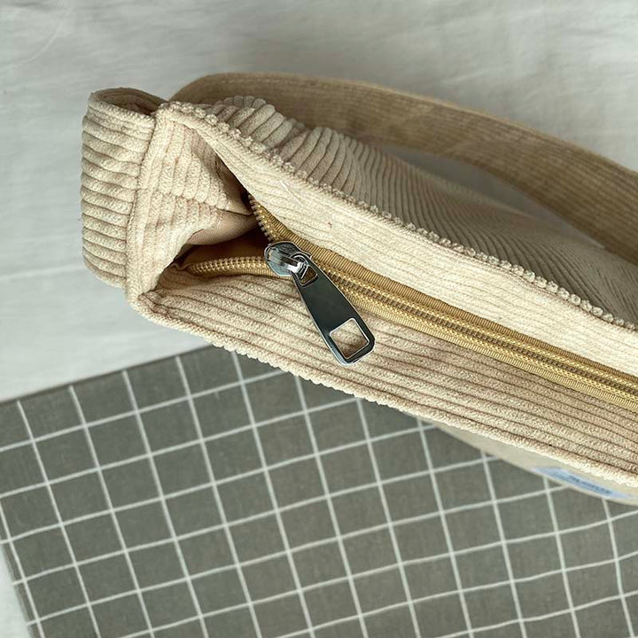 Drune | Weite Corduroy Schultertasche