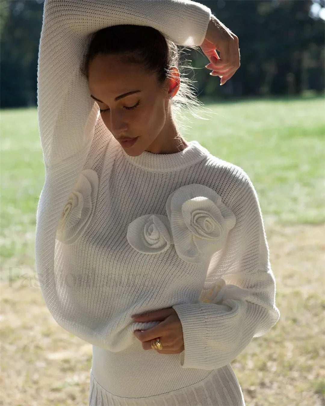 Drune | Cozy 3D rose knit sweater with a relaxed fit