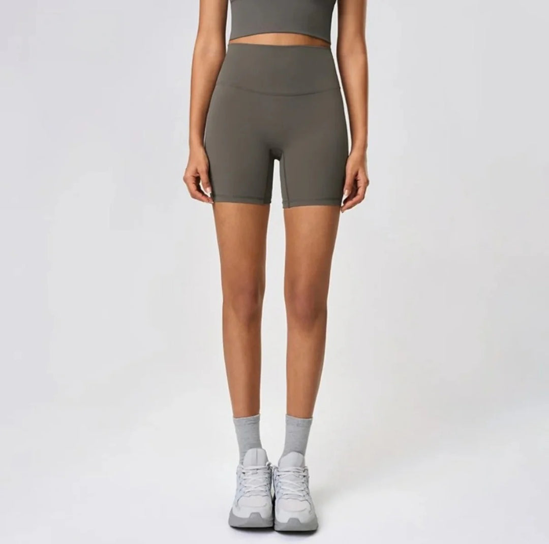 Drune | Eis Seide Yoga-Shorts für Frauen