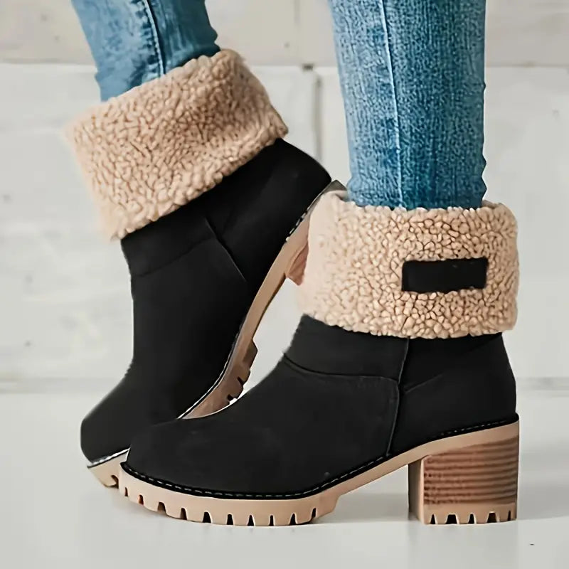 Drune | Schneestiefel Mit Einem Klobigen Absatz Und Mittelhoher Sohle