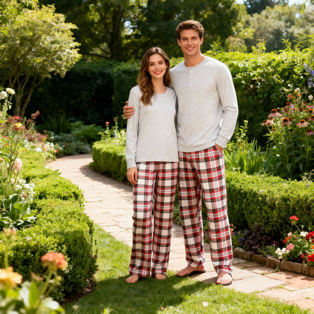Drune | Paar Schlafanzug-Set – Graues Knopf-Hals T-Shirt & Rote Karohose