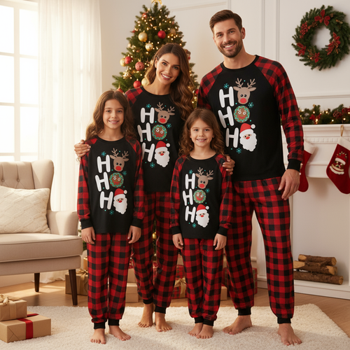 Drune | Weihnachten ”Ho Ho Ho“ Buchstaben Druck Weihnachtsmann & Lebkuchen & Elch Muster Kontrast Schwarz Oberteil und Schwarz & Rot Karierte Hose Familie passende Pyjama Set mit Hund Bandana
