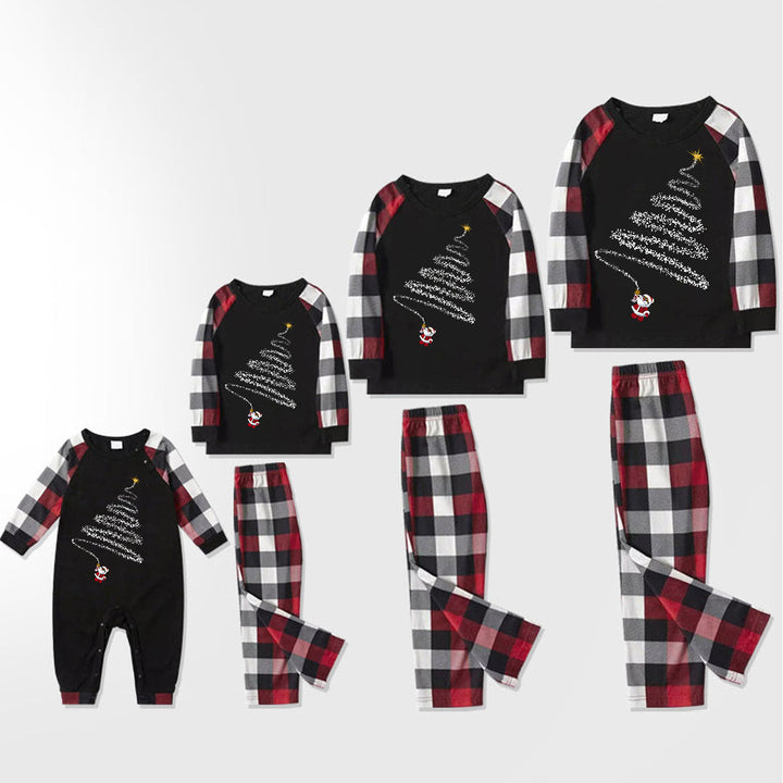 Drune | Weihnachtsmütze und 'Believe' Buchstabenprint gemusterte Karo-Ärmel Kontrastoberteile und rote & schwarze & weiße Karohosen Familien-Pyjama-Set mit Hundebandana