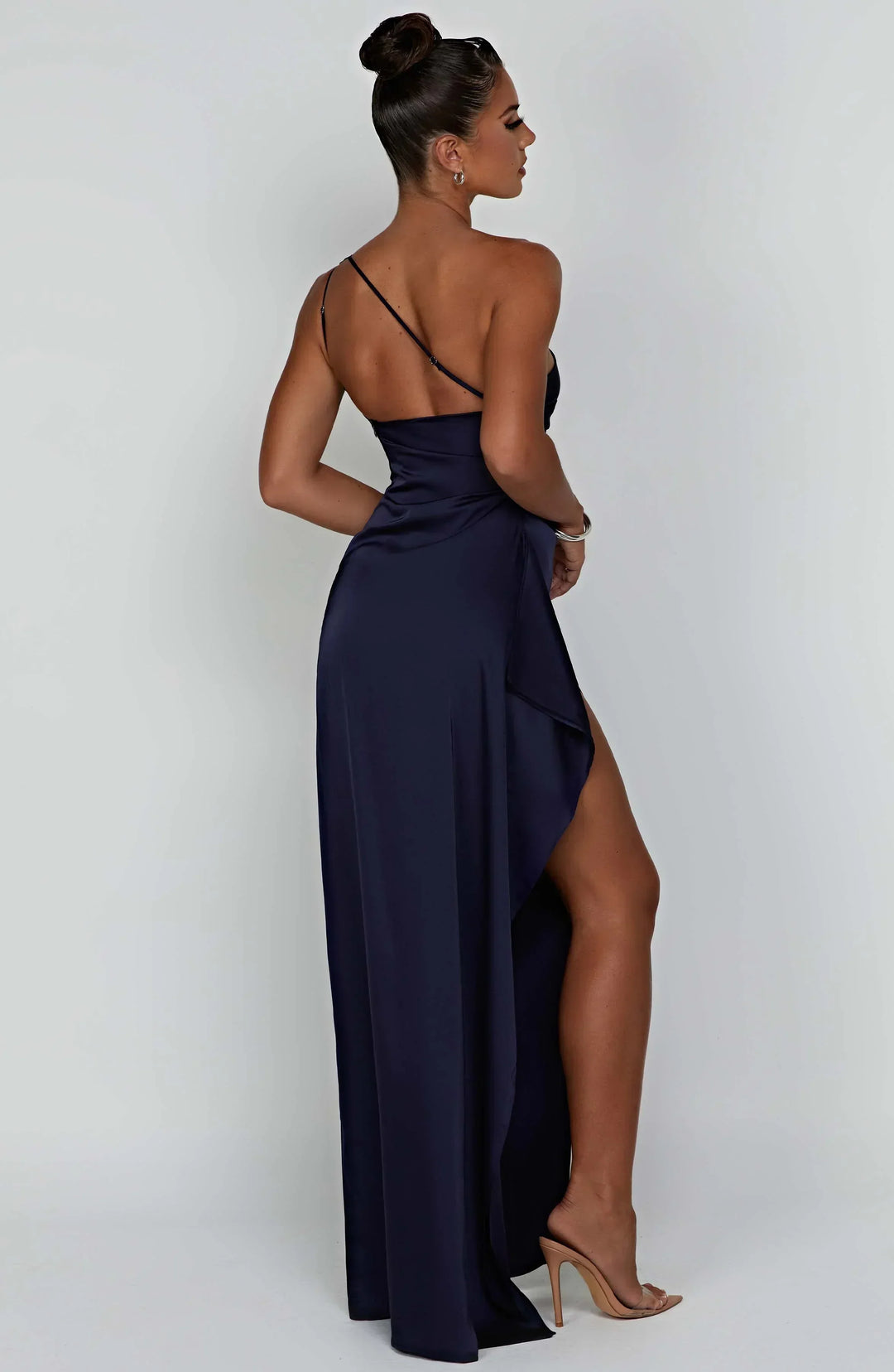 Drune | Damen-Maxikleid Aus Satin mit Einer Schulter und Plissee
