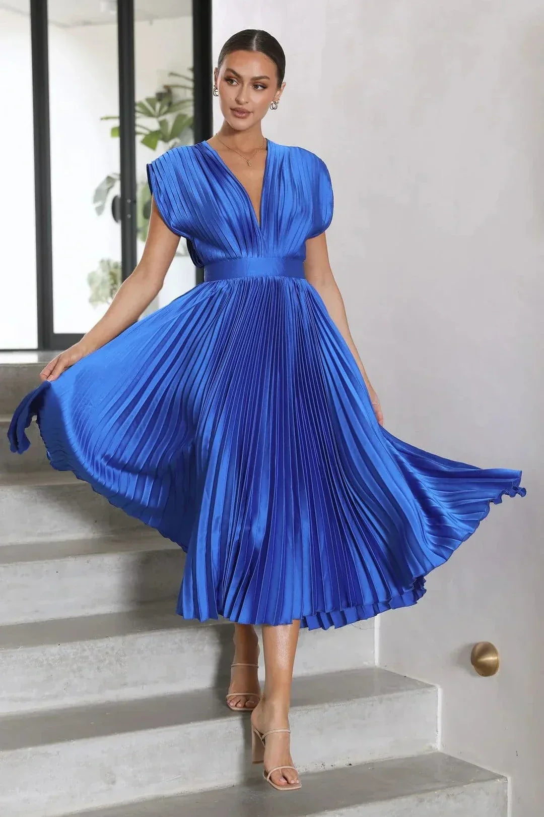 Drune | Faltendes Plunge Midi Kleid