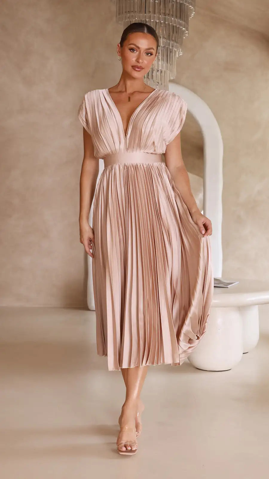 Drune | Faltendes Plunge Midi Kleid