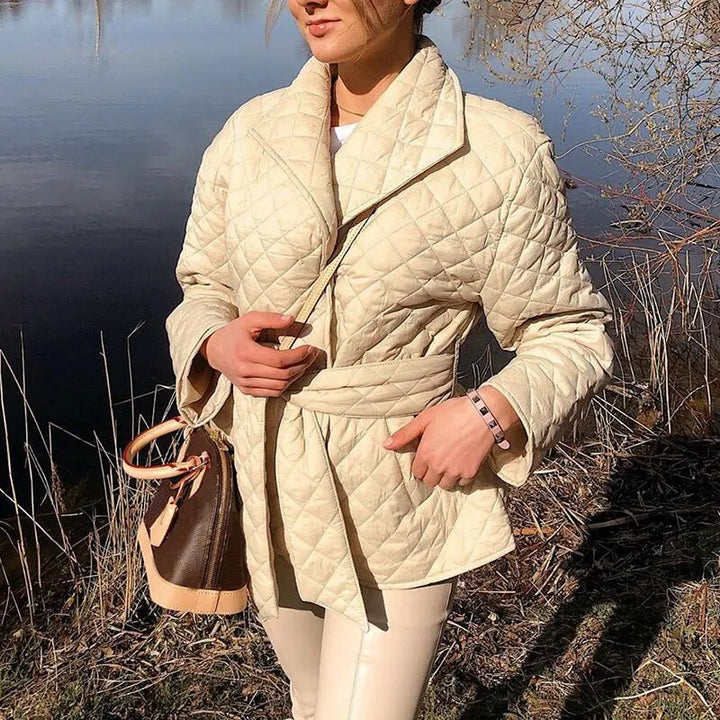 Drune | Warme kurze Jacke mit Gürtel für Damen