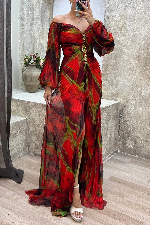 Drune | Sunset Serenade Bedrucktes Off-Shoulder Maxikleid mit Diamantverzierungen und Faltenröcken mit Schlitz