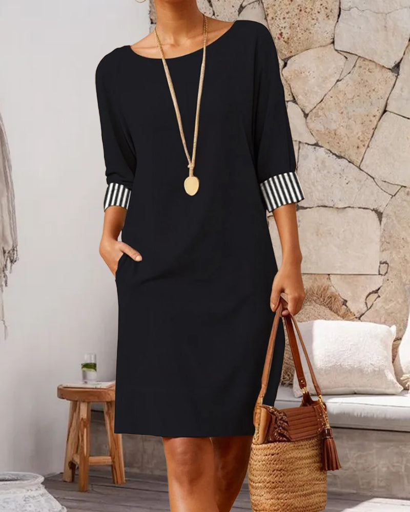 Drune | Elegantes Kleid mit Rundhalsausschnitt und Gestreiften Manschetten