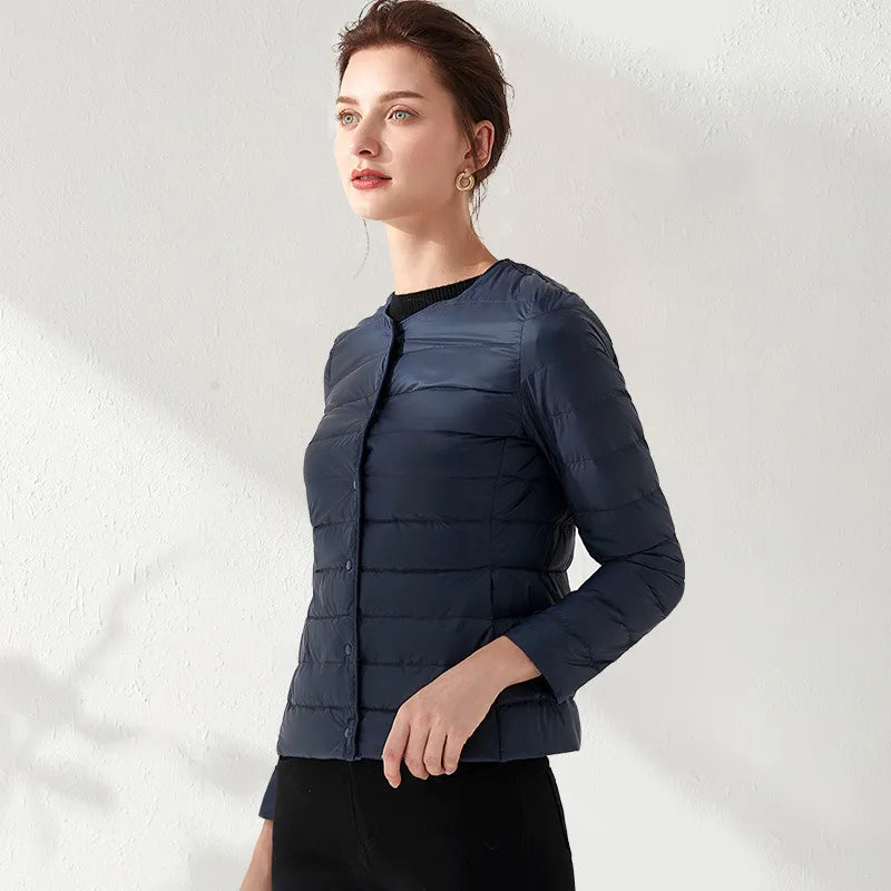 Drune | Leichte, Kragenlose, Schlankmachende Daunenjacke für Frauen