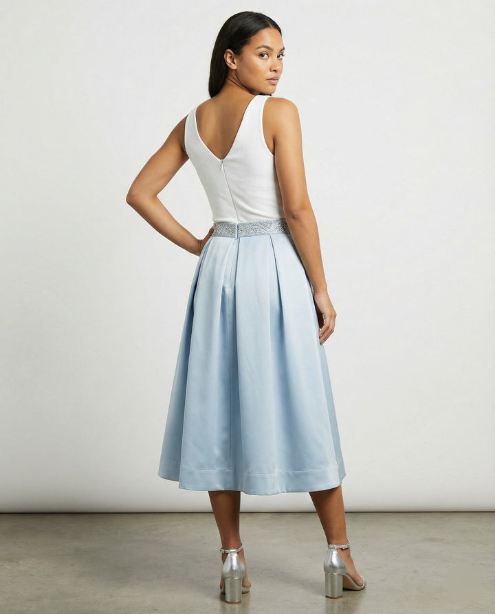 Damen Elegantes Midikleid mit Hochgeschlossenem Kragen & Schwingendem Rock | Drune