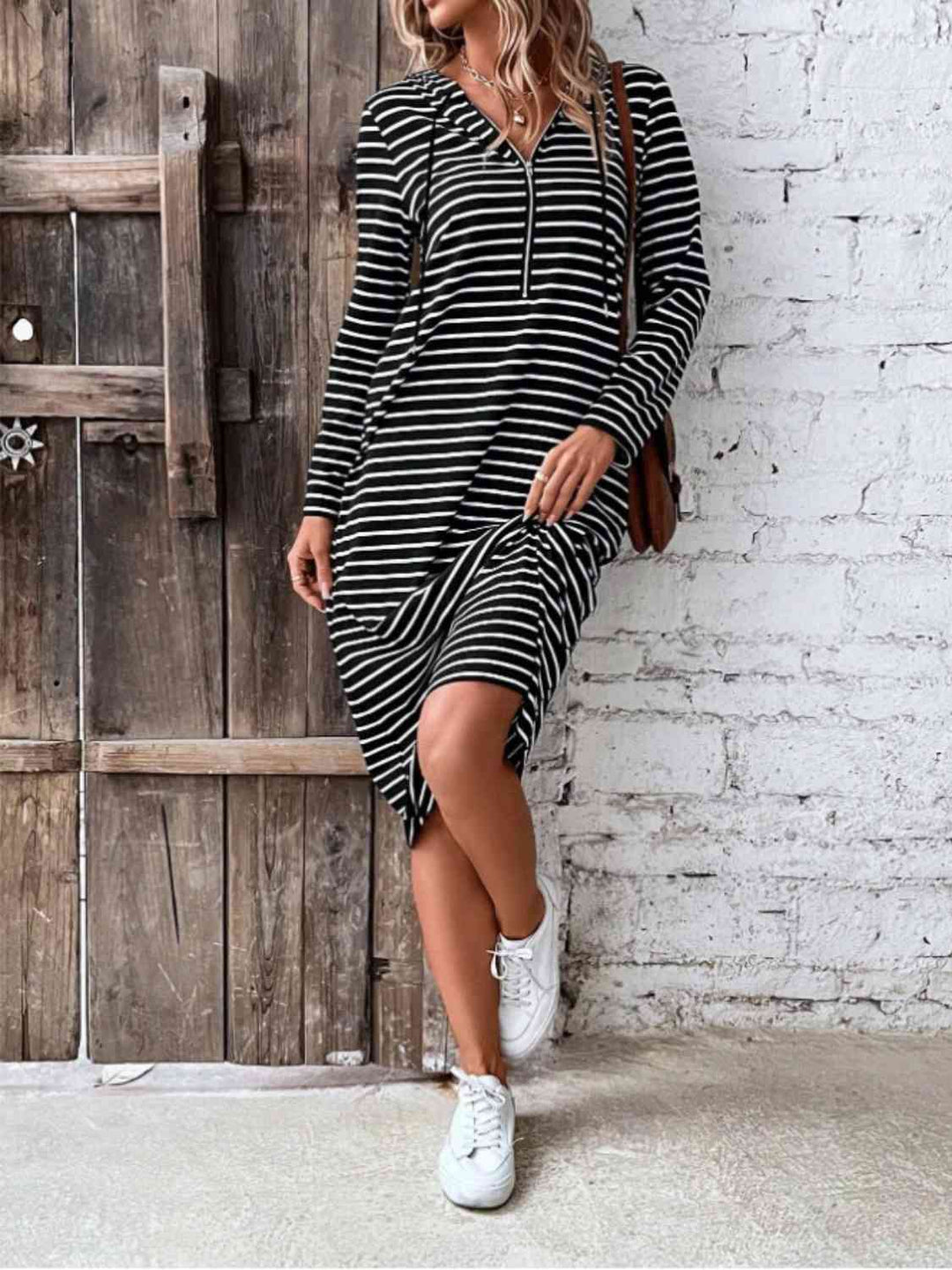 Drune | Gestreifter Reißverschluss-Front Kapuzenkleid