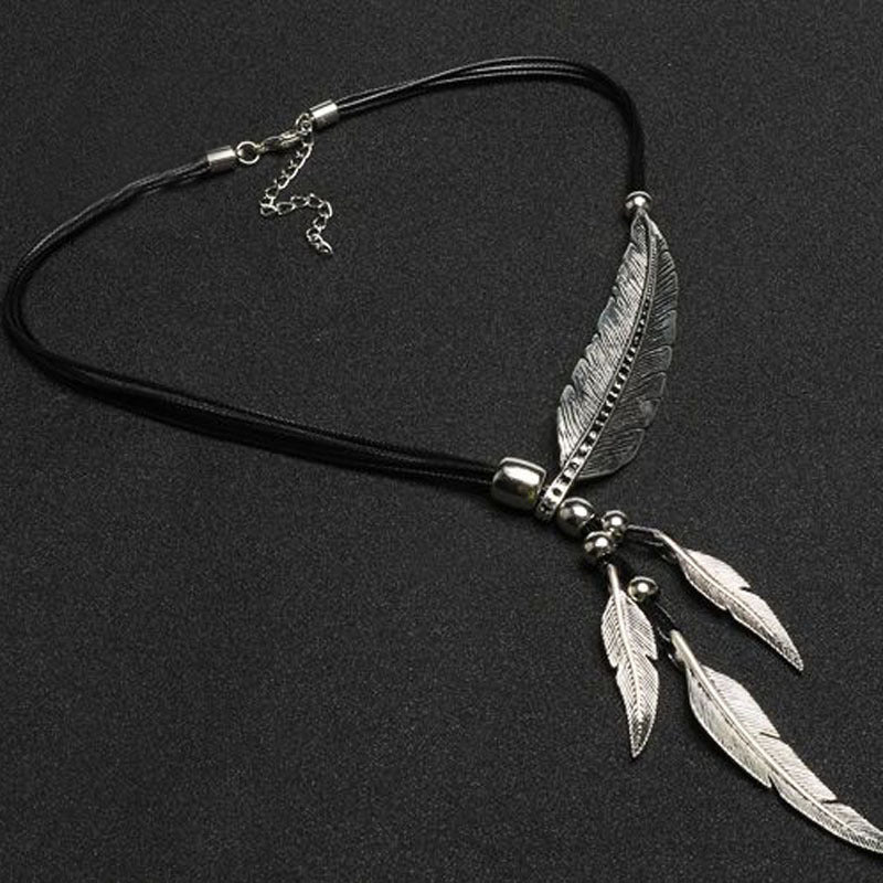 Drune | Goldene Feder Halskette Im Boho Stil
