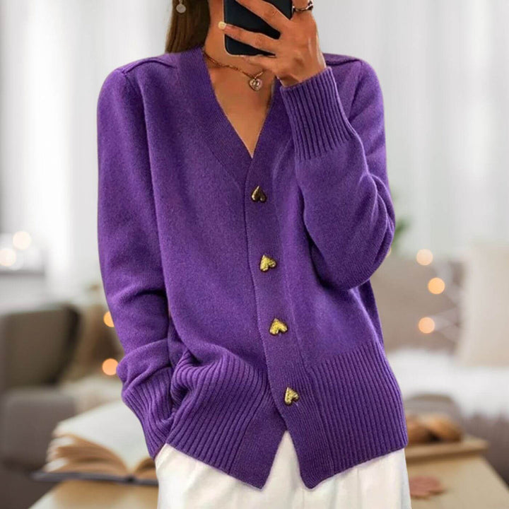Drune | Strickjacke mit Herzknopf-Akzenten