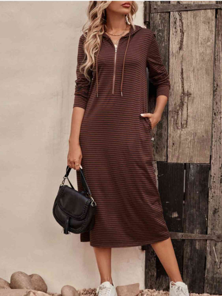 Drune | Gestreifter Reißverschluss-Front Kapuzenkleid
