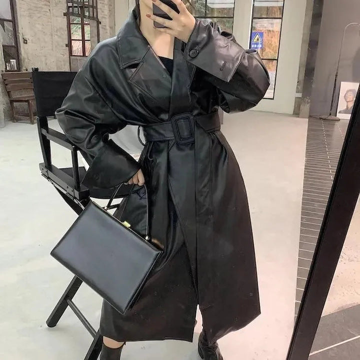 Drune | Schwarzer Oversized Leder-Trenchcoat für Damen