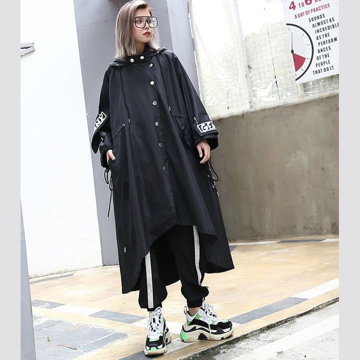 Drune | schwarzer Mantel oversize mit Kapuze Damen Batwing Ärmel asymmetrisches Design Mäntel