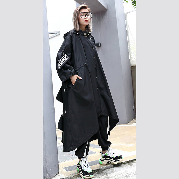 Drune | schwarzer Mantel oversize mit Kapuze Damen Batwing Ärmel asymmetrisches Design Mäntel